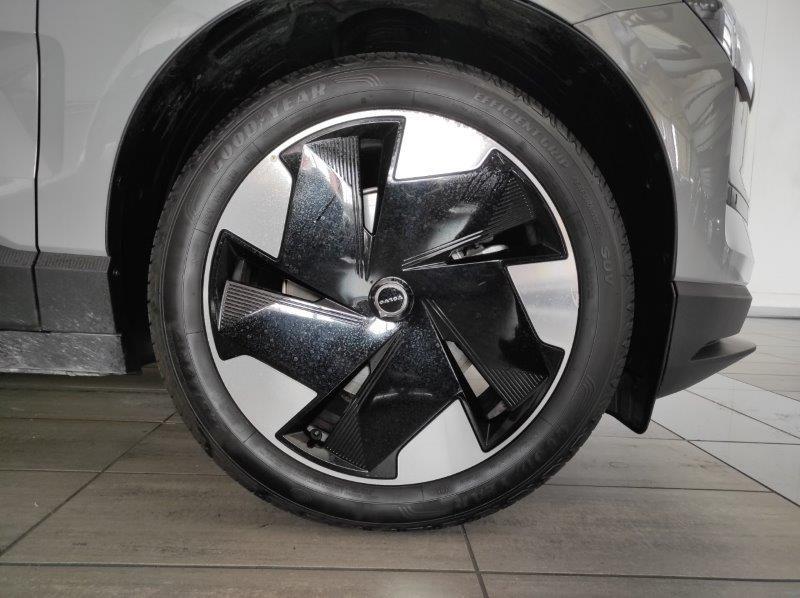 VOLVO EX30 (2023-->) - EX30 Single Motor Extended Range RWD Plus