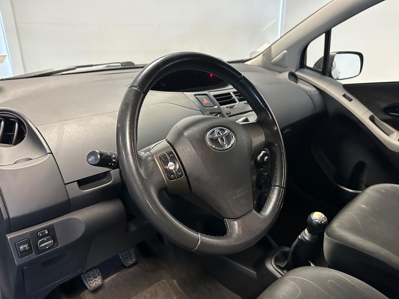 TOYOTA YARIS 1.0 NEOPATENTATI 69CV GARANZIA