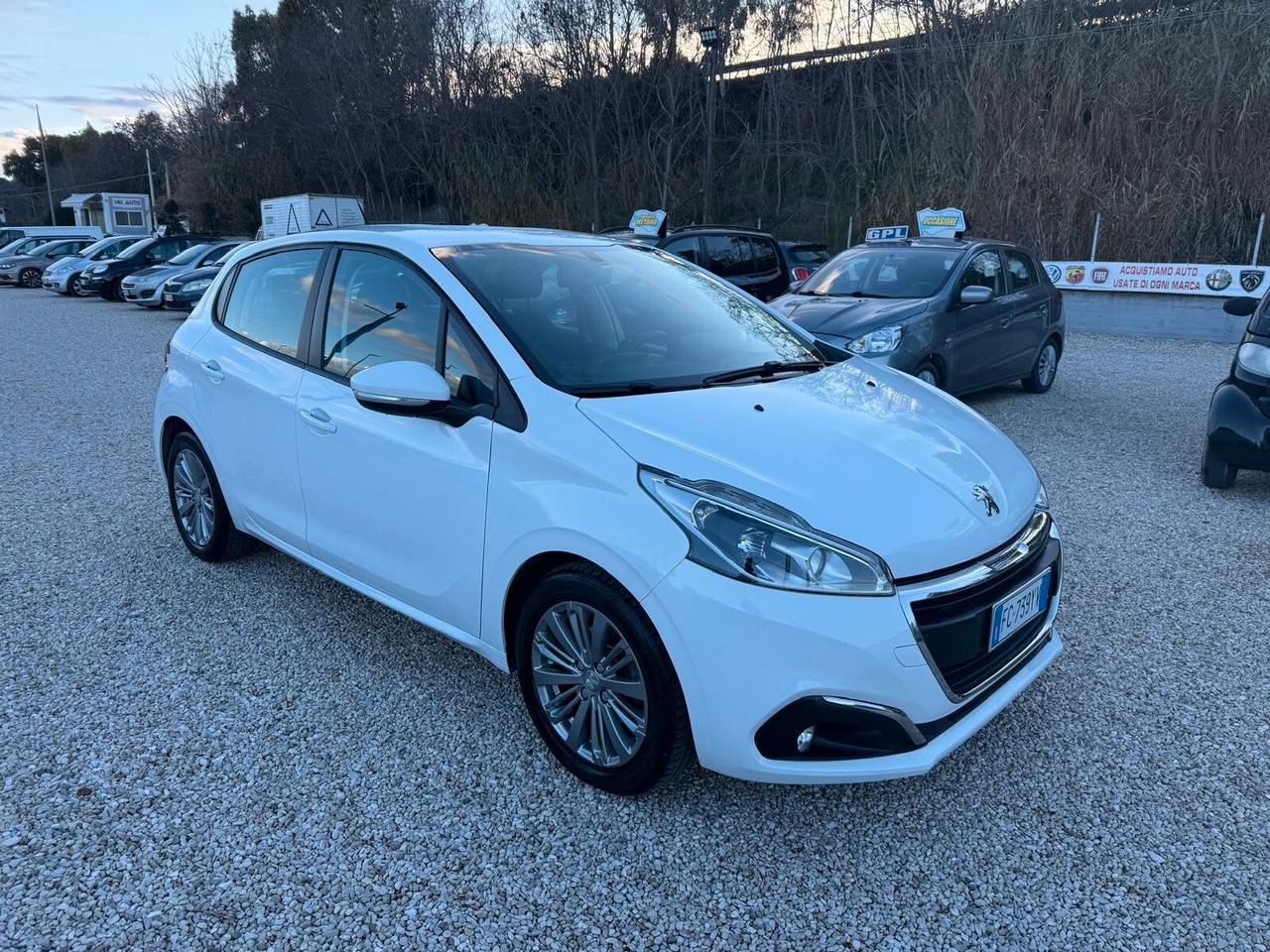 Peugeot 208 PureTech 82 5p. GPL Allure