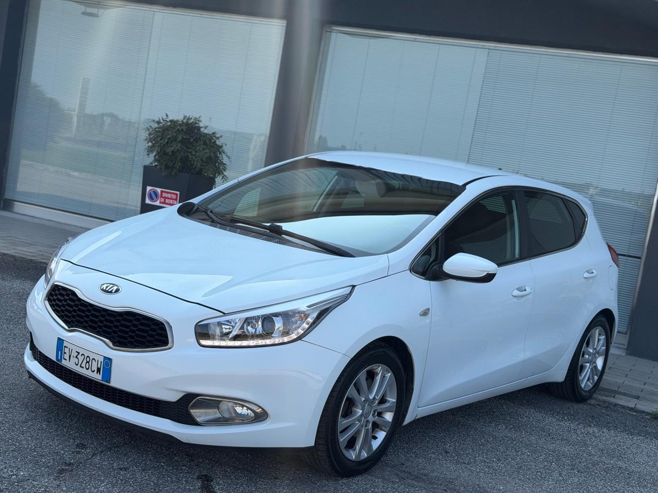 Kia Ceed cee'd 1.4 CRDi 5 porte Cool