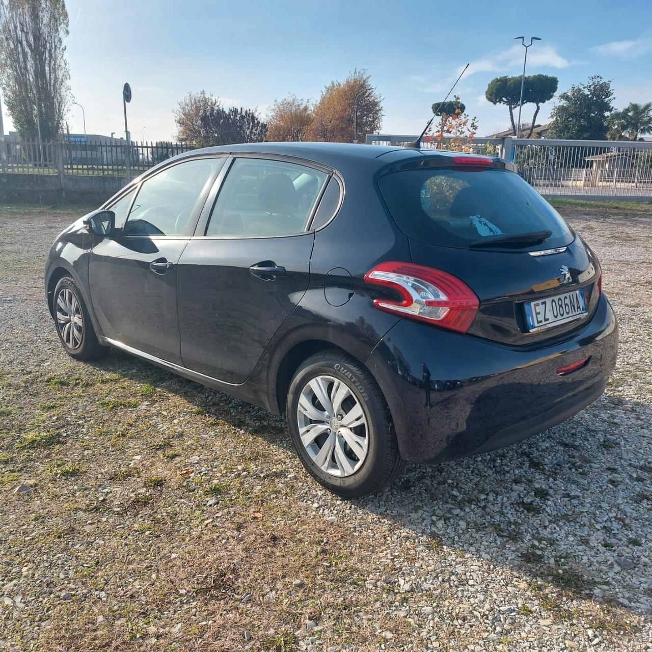 Peugeot 208 1.4 HDi 68 CV 5 porte Allure
