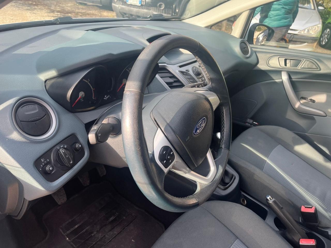 Ford Fiesta 1.2 Benzina - Neopatentati