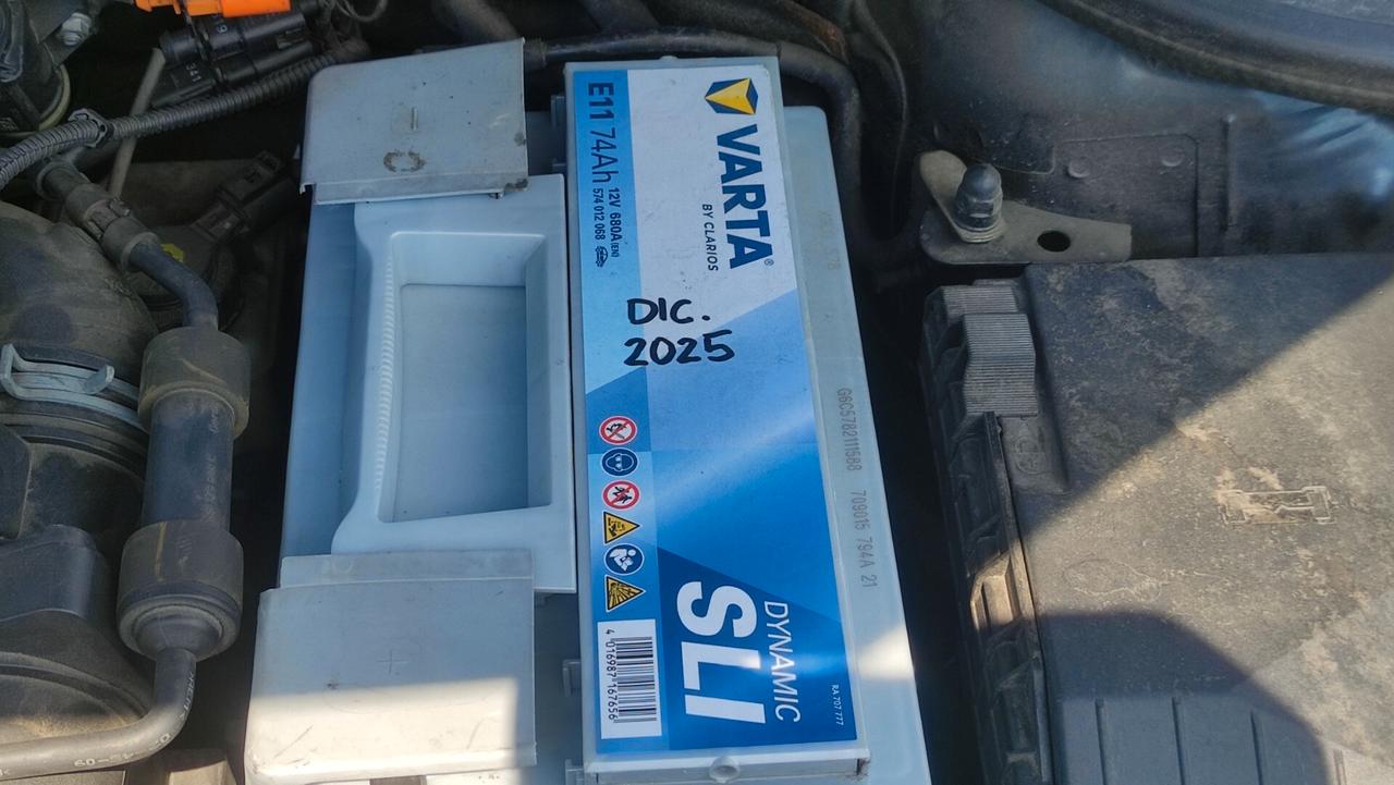 Volkswagen Golf VI 1.6 TDI DPF 5p. Highline NEOPATENTATI - 2010