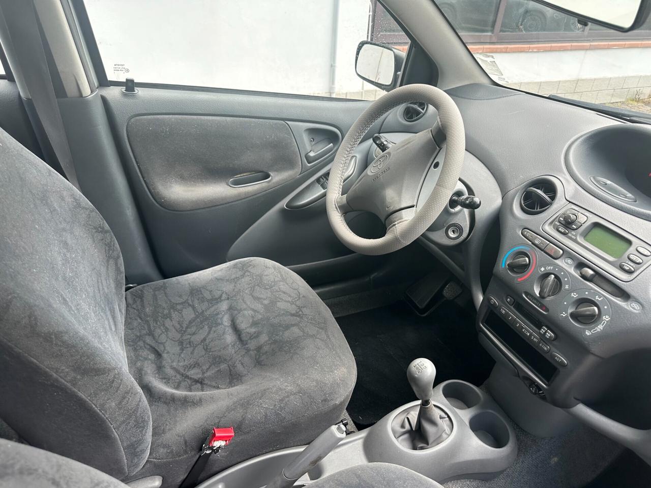 Toyota Yaris 1.0i 16V cat 5 porte GUIDABILE DA NEOPATENTATI