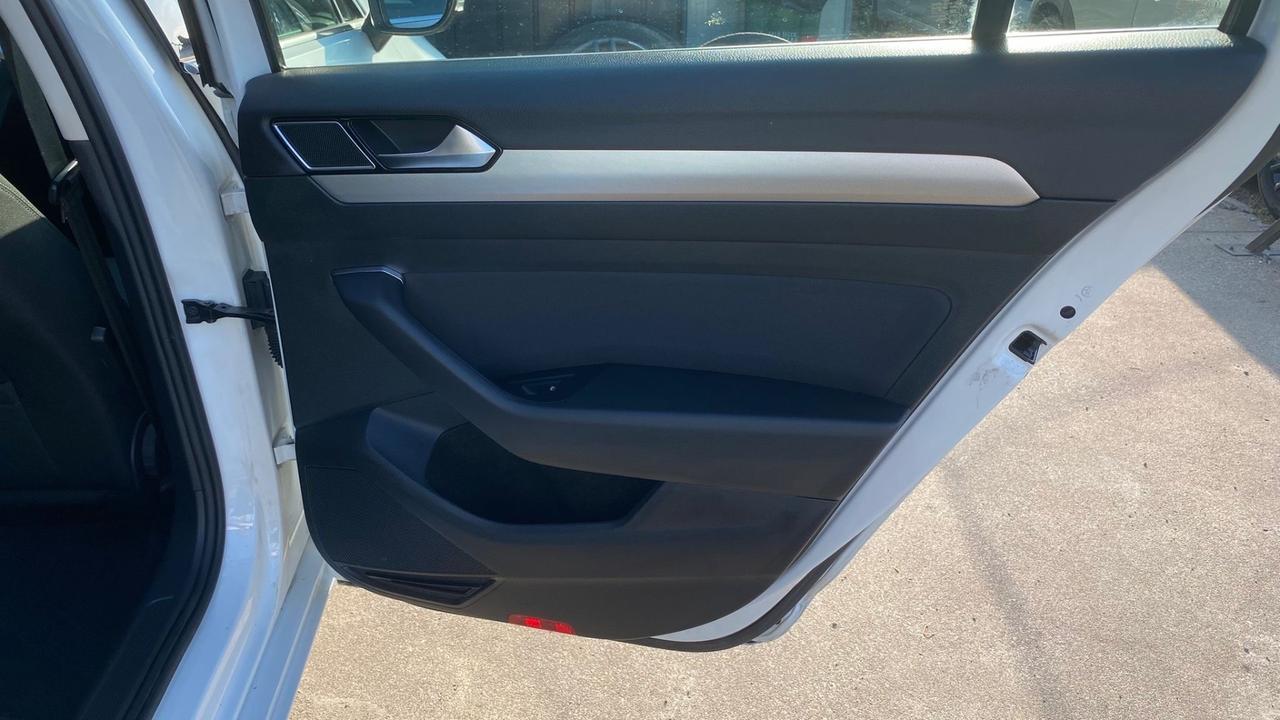 Volkswagen Passat Variant 2.0 TDI DSG Business BlueMotion Tech