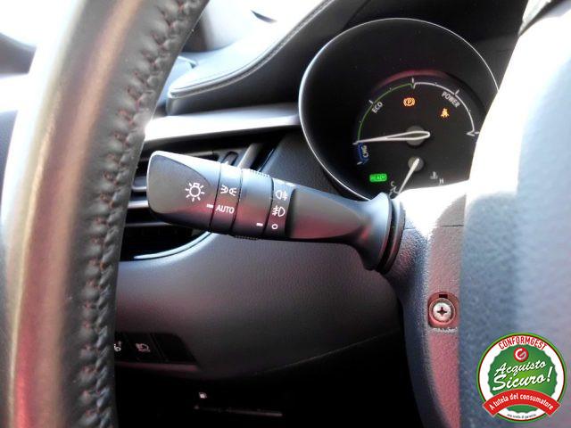 TOYOTA C-HR 1.8 Hybrid E-CVT Business
