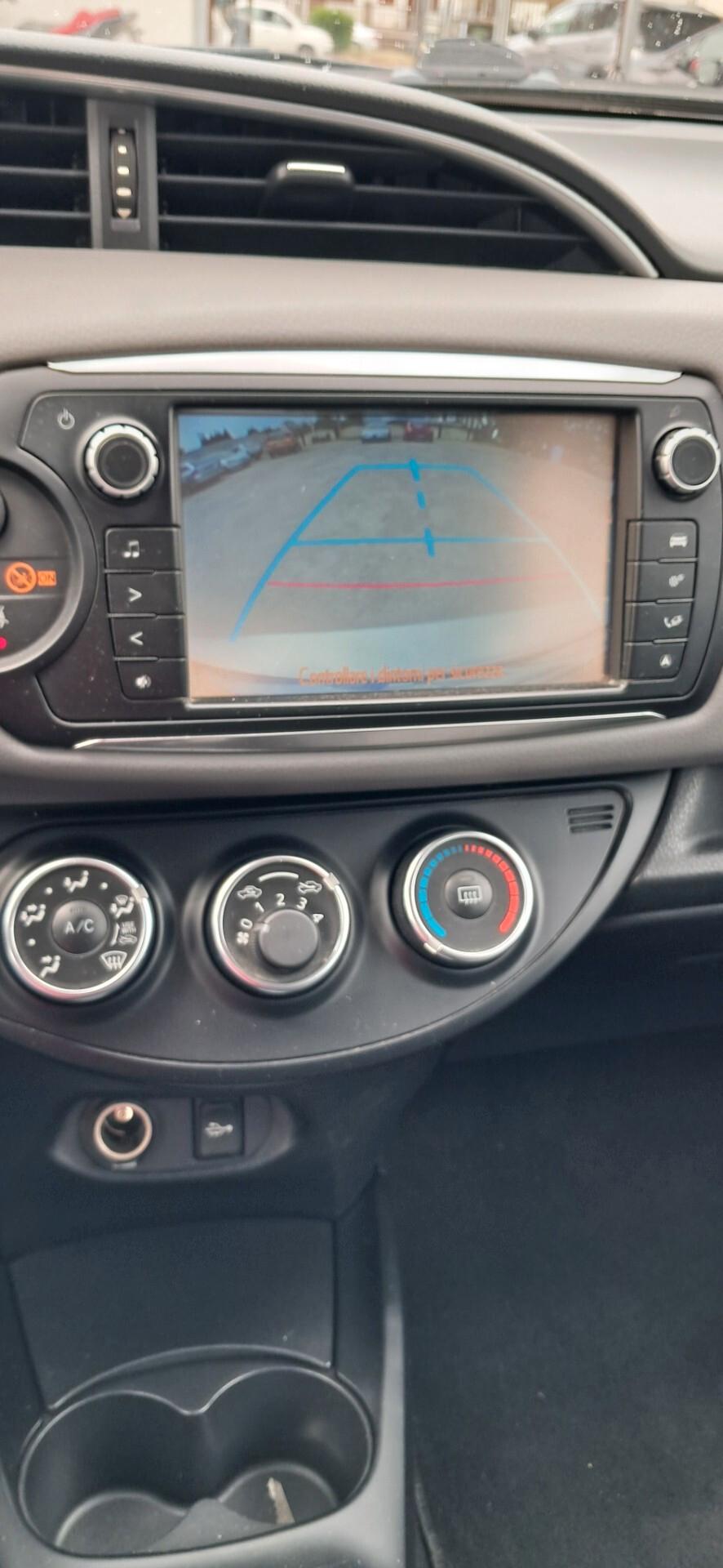 Toyota Yaris 1.0 5 porte Lounge del 216