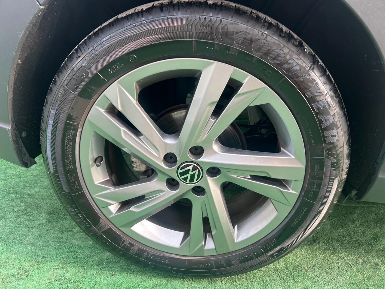 Volkswagen Taigo 2023 1.0 TSI 110 CV DSG R-Line FULL LEGGI!!!