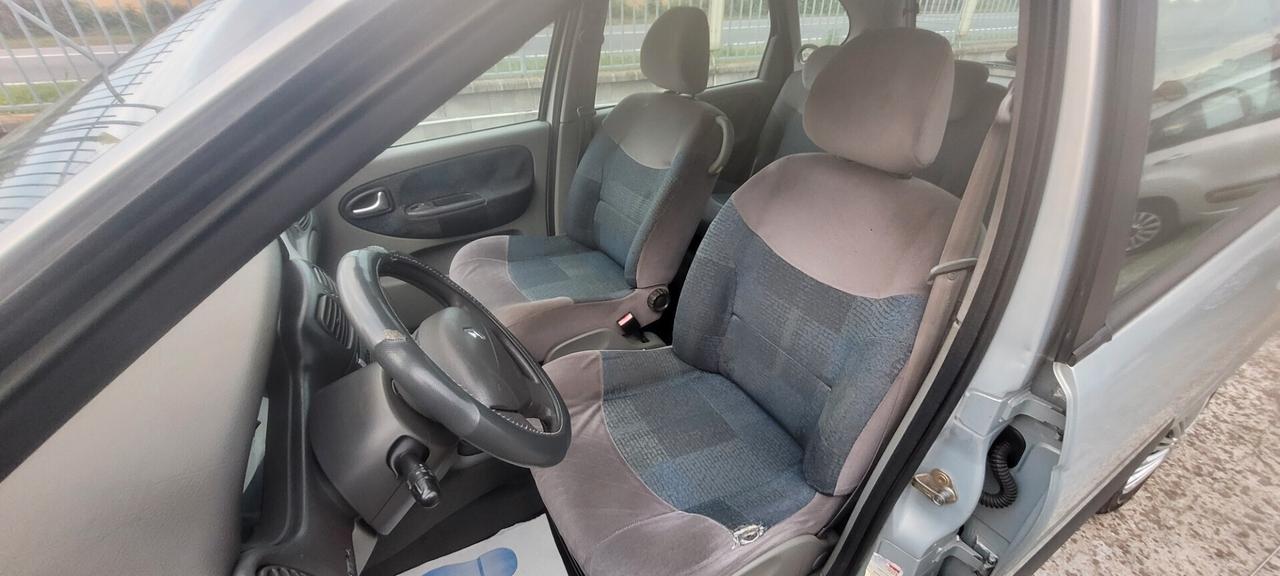 Renault Megane Mégane 1.6 16V cat Proact. Privilège