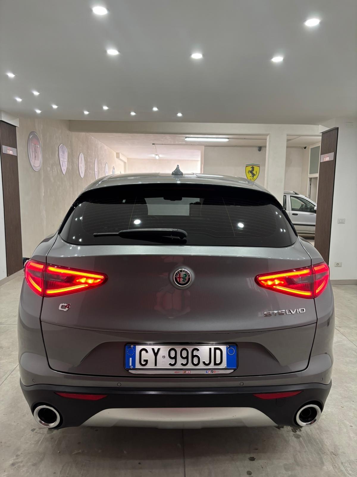 Alfa Romeo Stelvio 2.2 Turbodiesel 210 CV AT8 Q4 Super