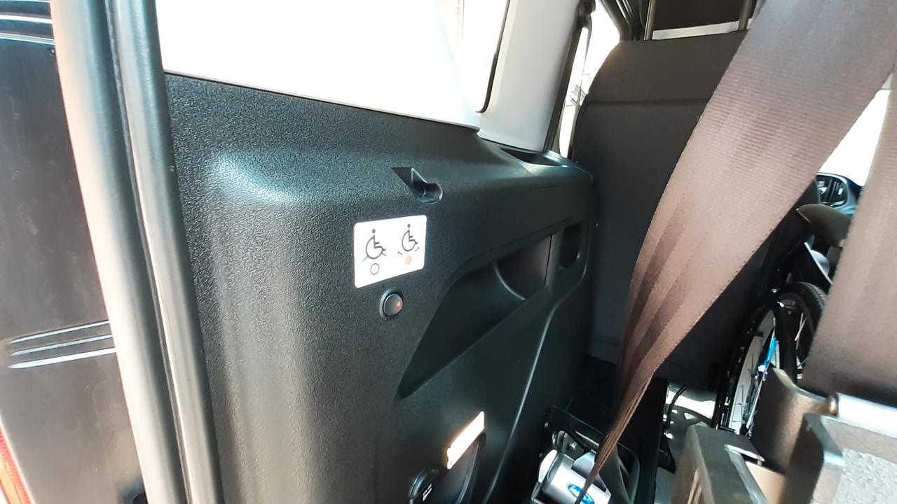 Doblo trasporto disabile pianale ribassato