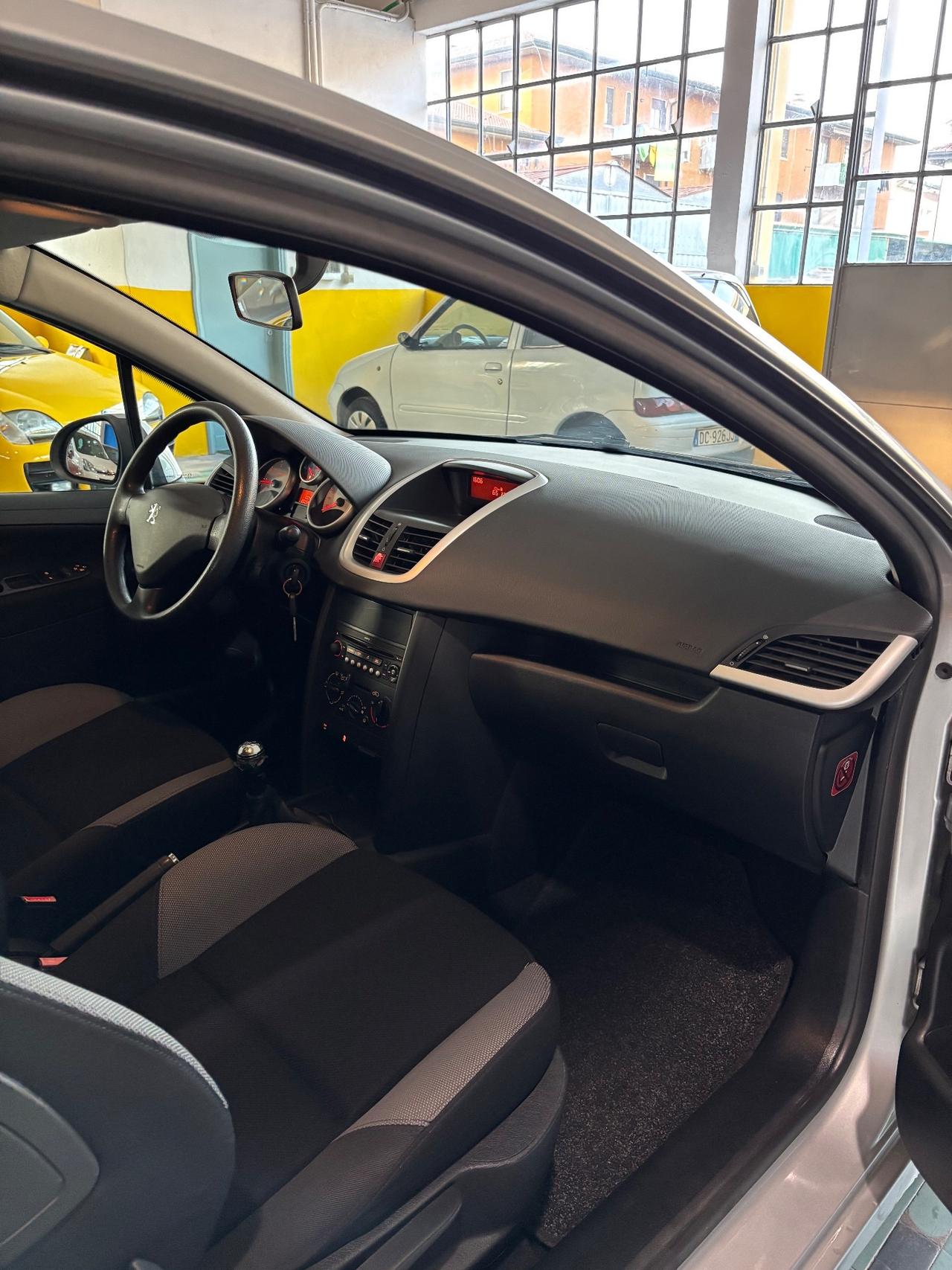 Peugeot 207 1.4 8V 75CV 3p. X Line