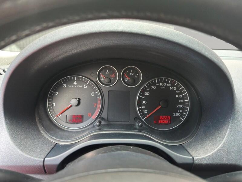AUDI A3 2ª serie A3 SPB 1.6 16V FSI Attraction