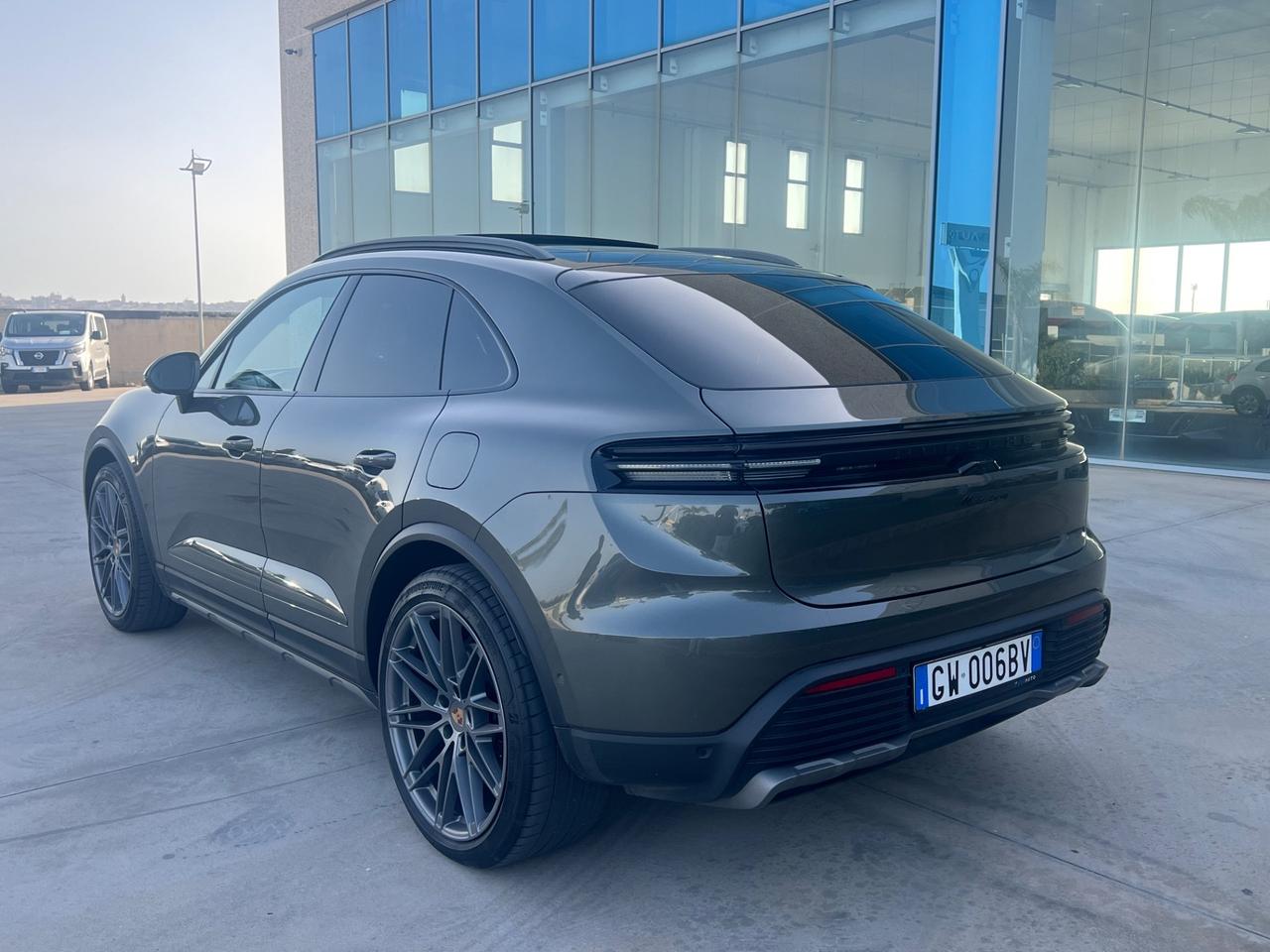 Porsche Macan EV 4 - possibilità noleggio no scoring