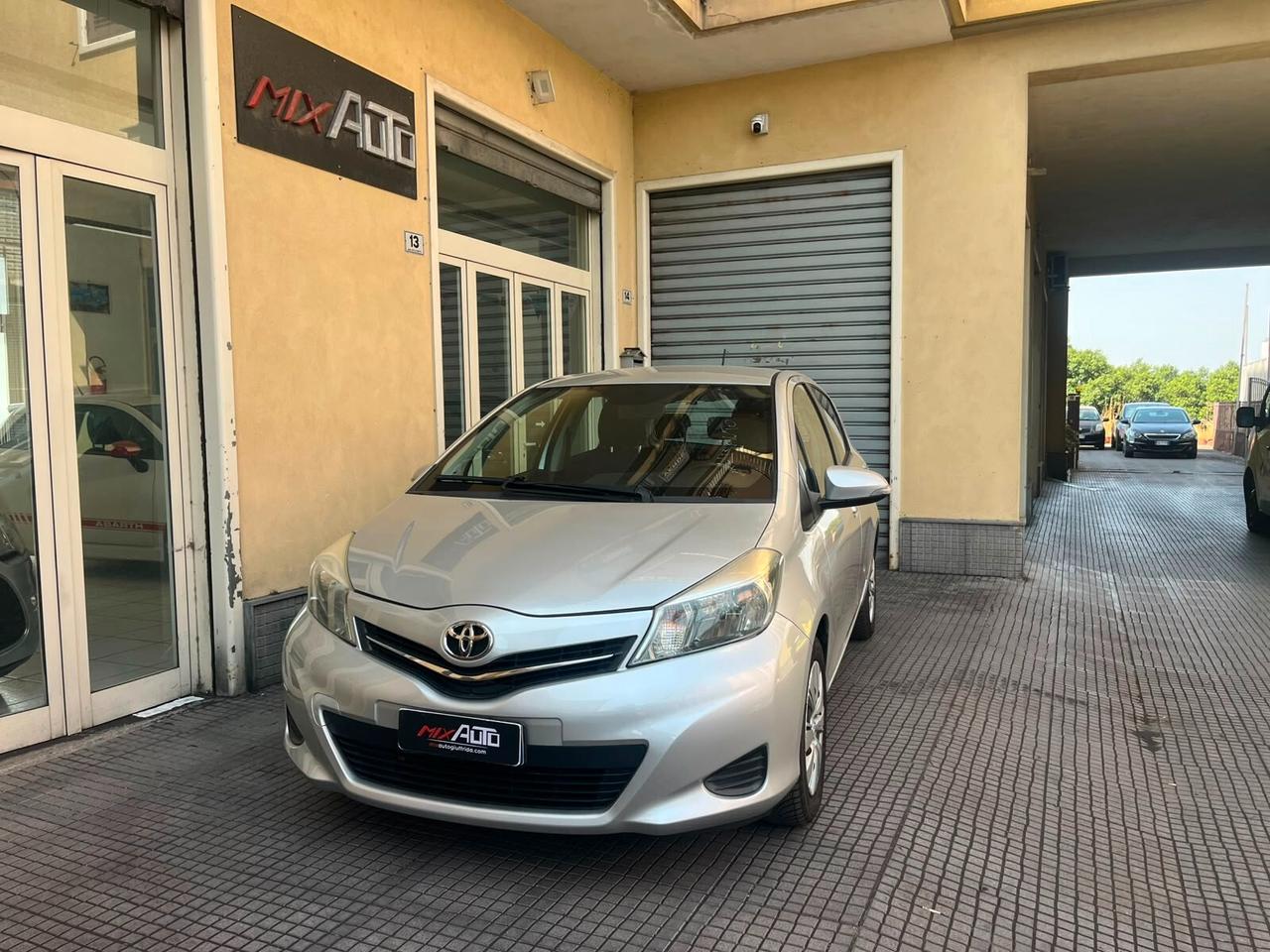 Toyota Yaris 1.0 5 porte Lounge *NEOPATENTATI*