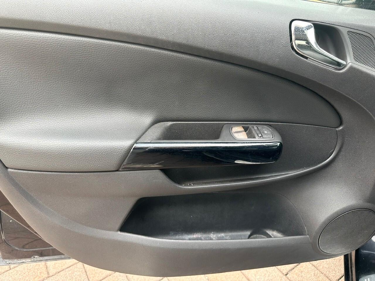 Opel Corsa 1.2 Cosmo *NEOPATENTATI