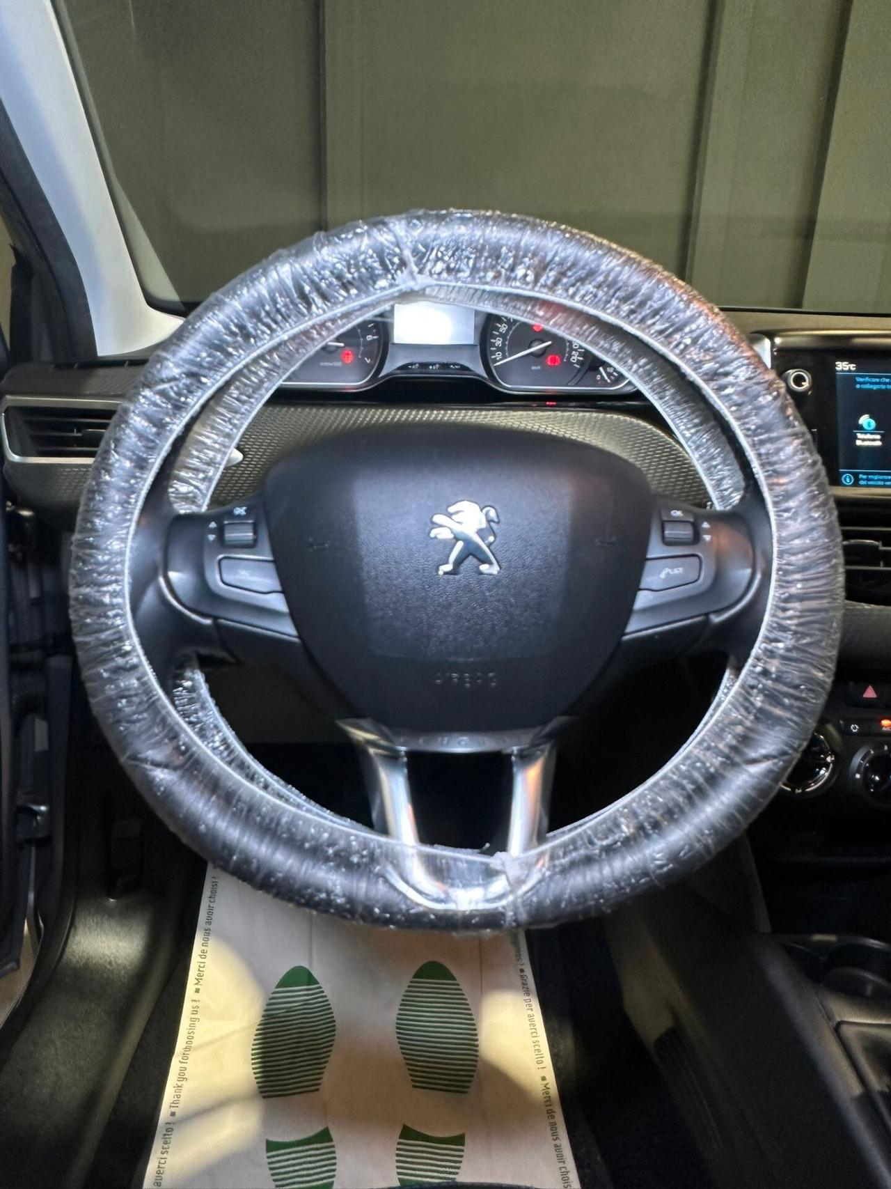 Peugeot 208 PureTech 82 S&S 5P Signature