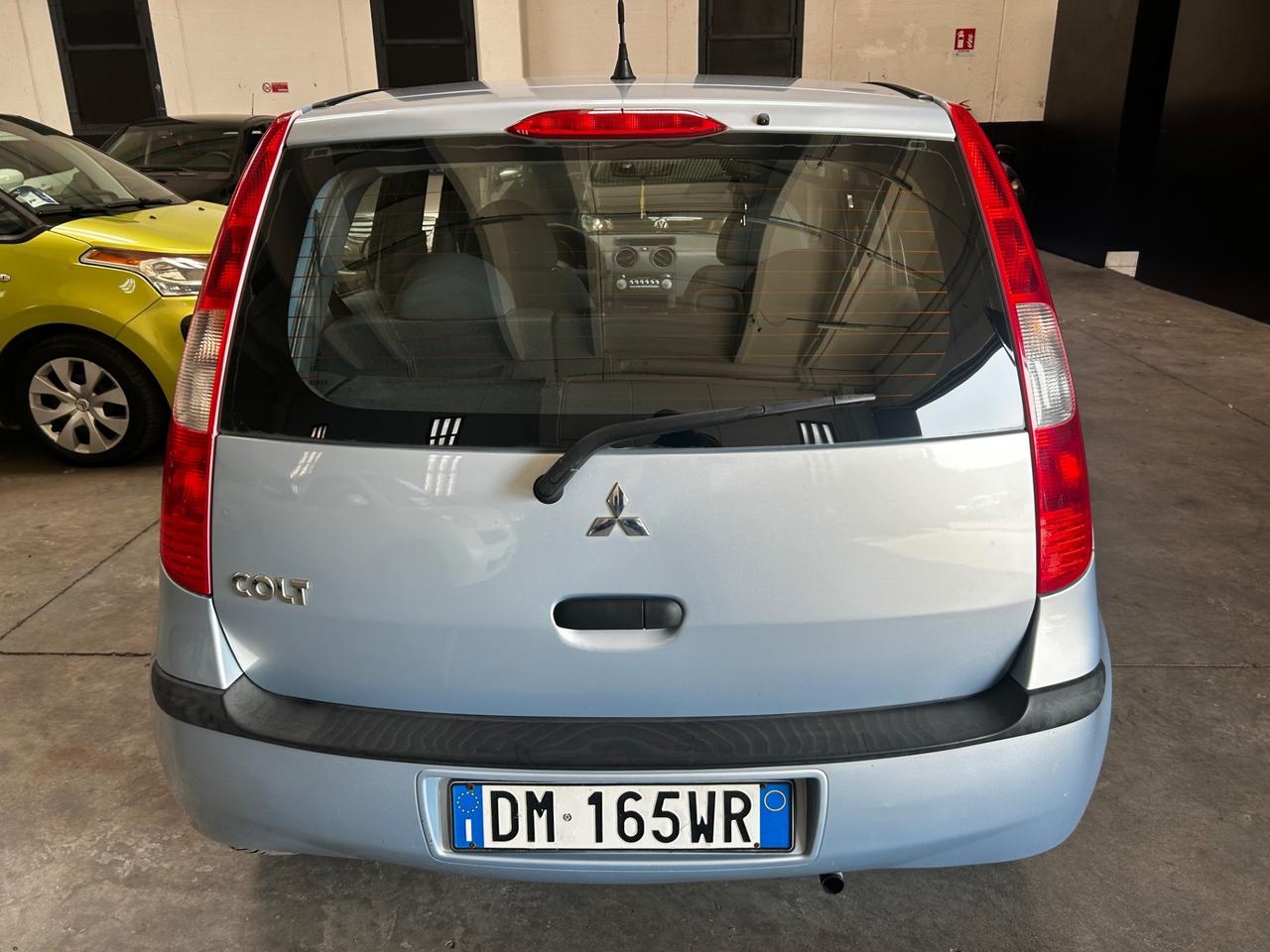 Mitsubishi Colt 1100cc benzina neopatentati