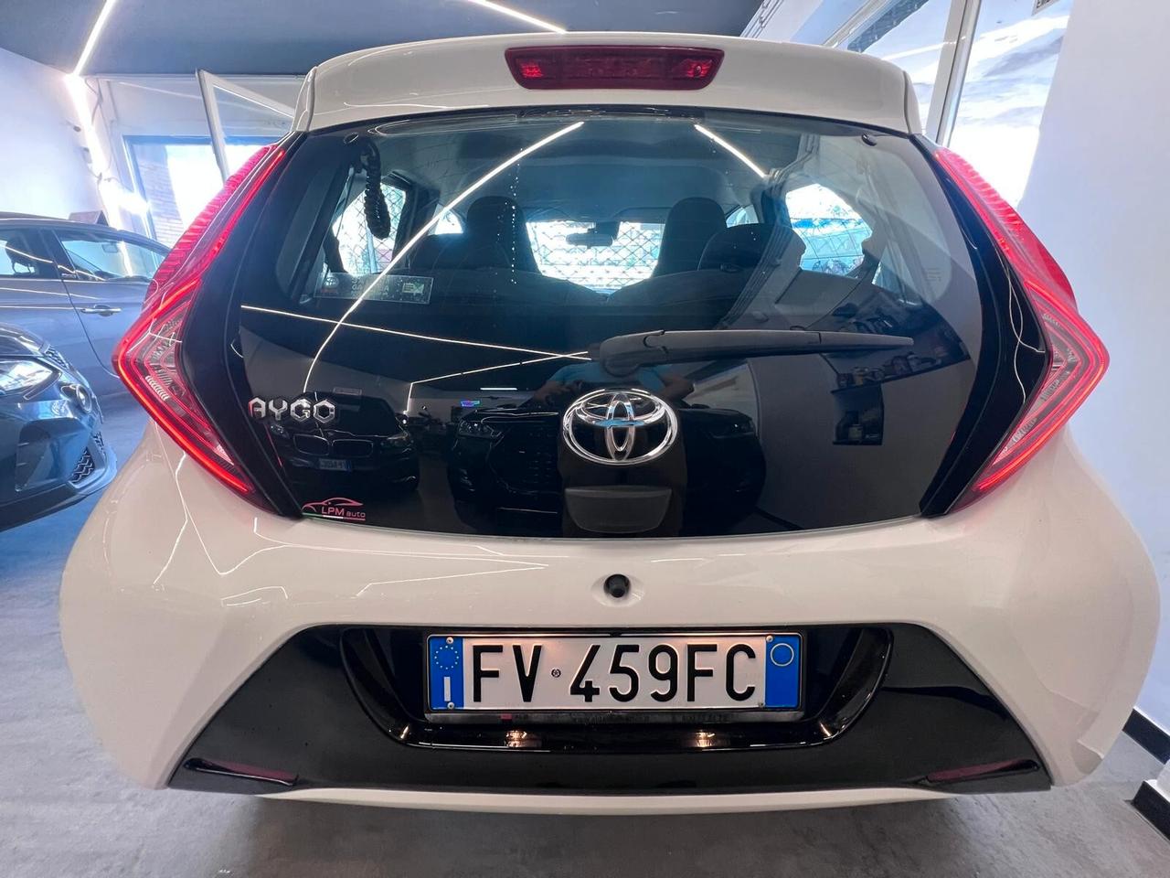 Toyota Aygo 1.0 AUTOMATICA X-PLAY*NO VINCOLI DI FINANZIIAMWNTO*AZIENDALE NAVI UNIPRO