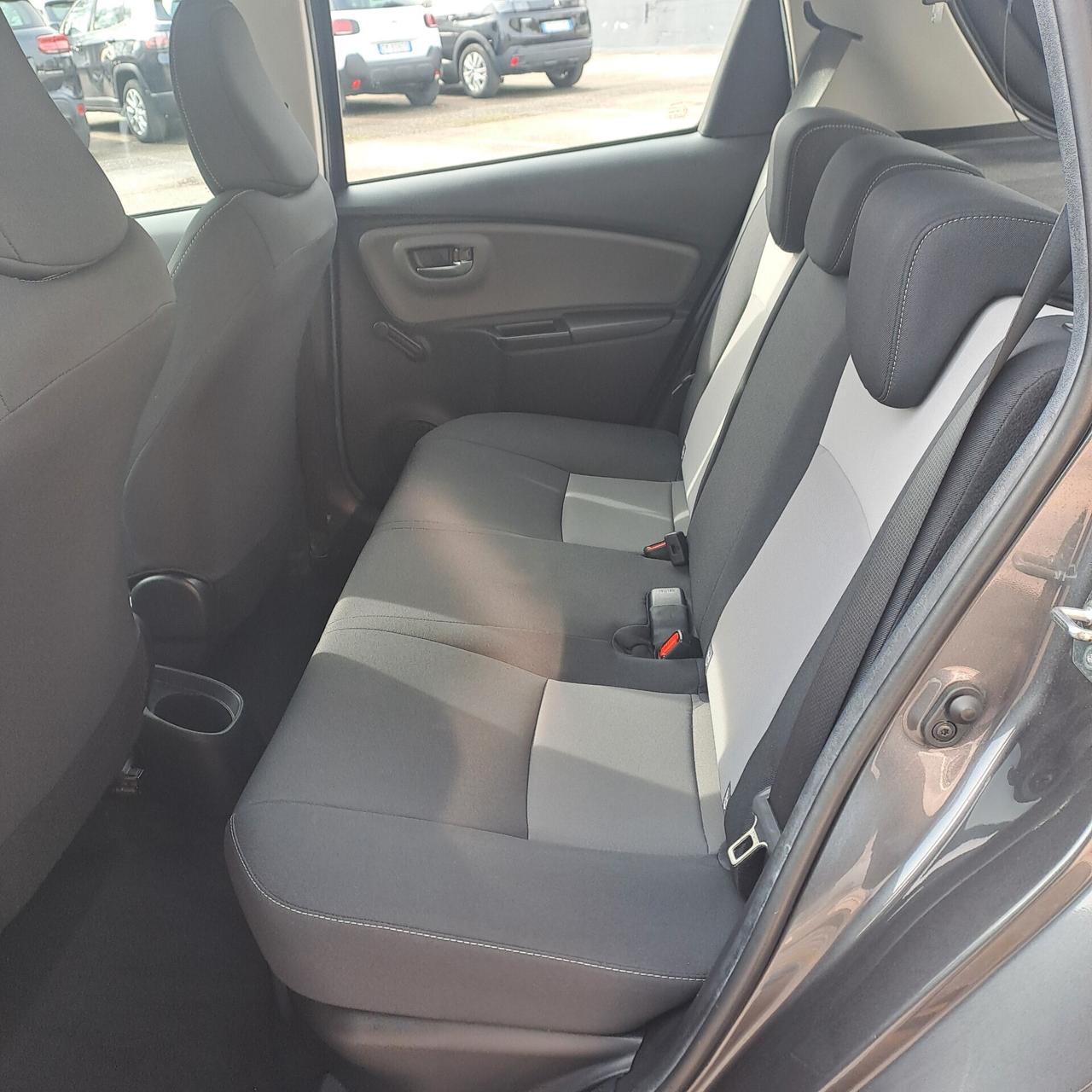 Toyota Yaris 1.5 Hybrid 73cv Business