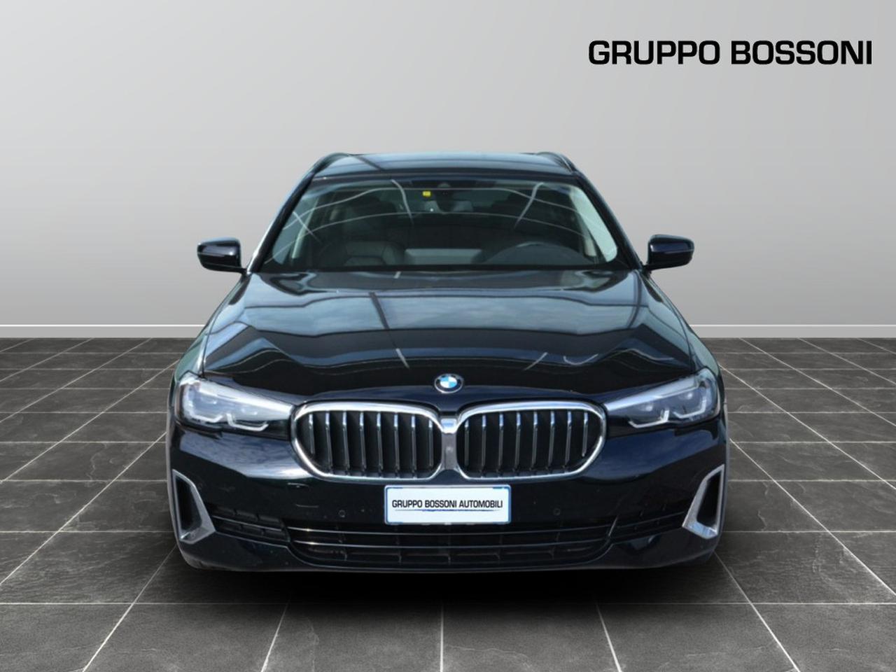 BMW Serie 5 touring 518d mild hybrid 48v luxury steptronic