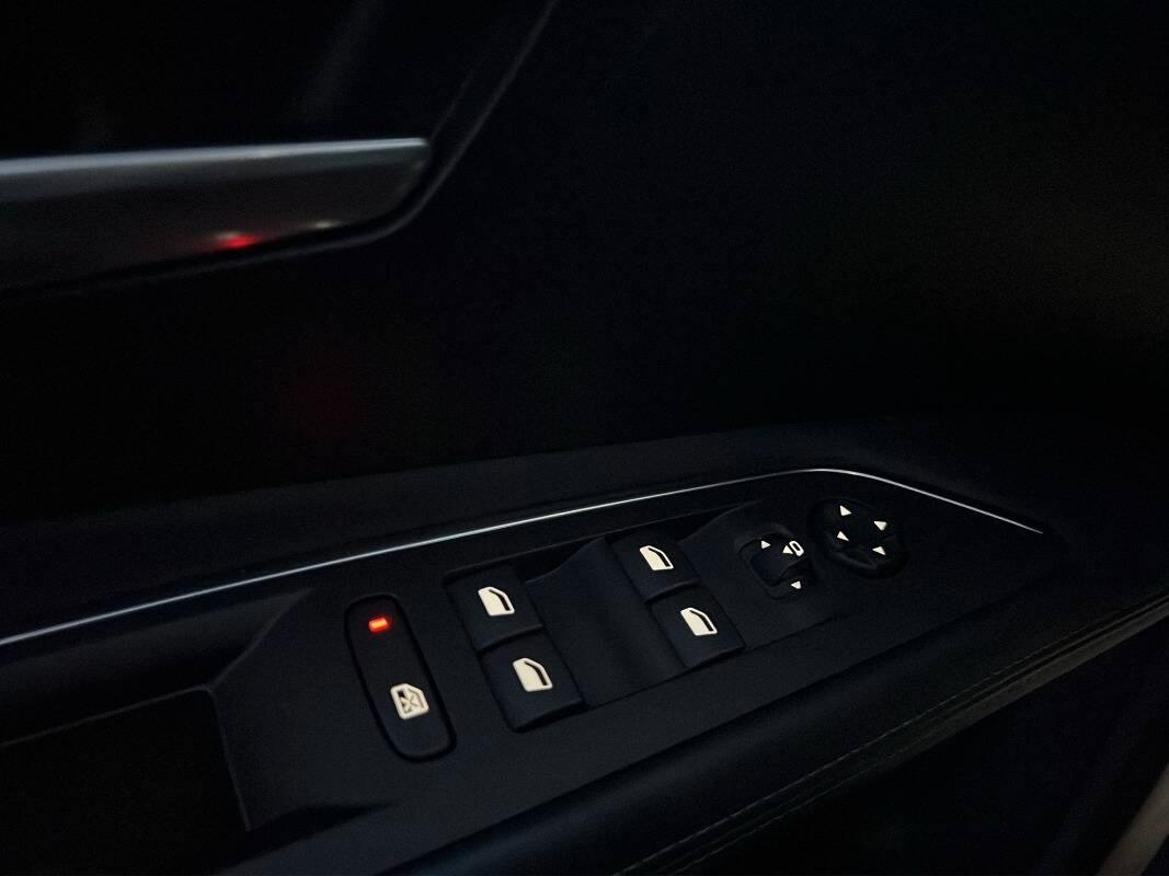 Peugeot 3008 II 1.5 bluehdi Allure Pack 130cv eat8 Con TELECAMERA