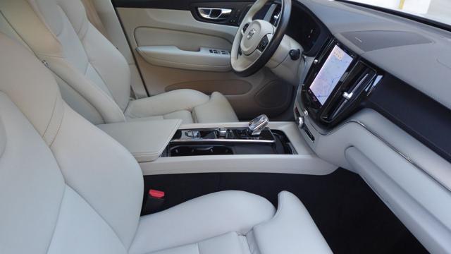 VOLVO XC60 B4 (d) AWD automatico Plus Bright