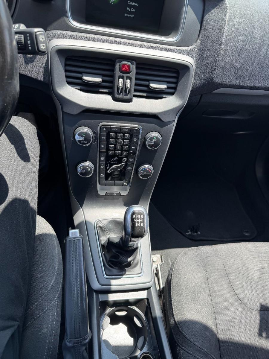 VOLVO - V40 - D2 Summum