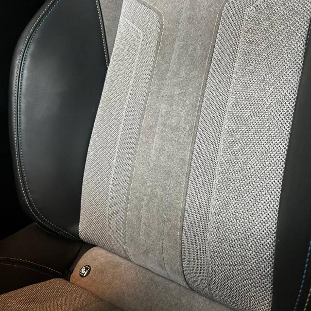 PEUGEOT 2008 motore elettrico 136 CV GT Pack TETTO APRIBILE