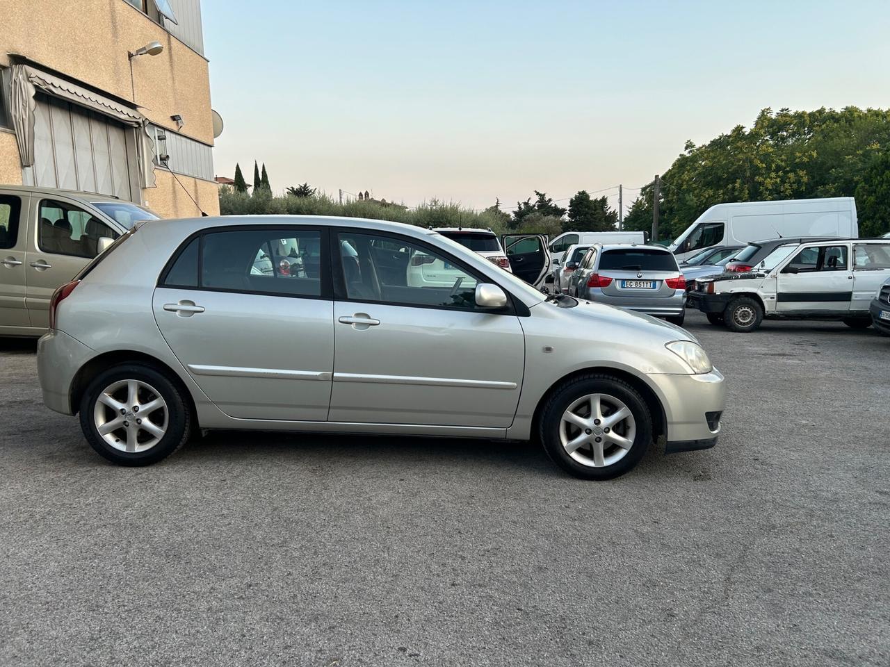 Toyota Corolla 2.0 16V D-4D 5 porte Sol