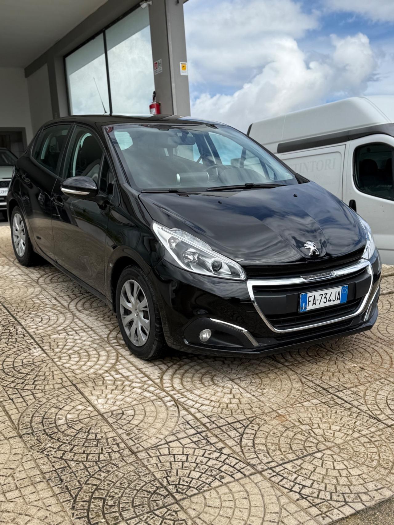 Peugeot 208 1.4 HDi 68 CV 5 porte