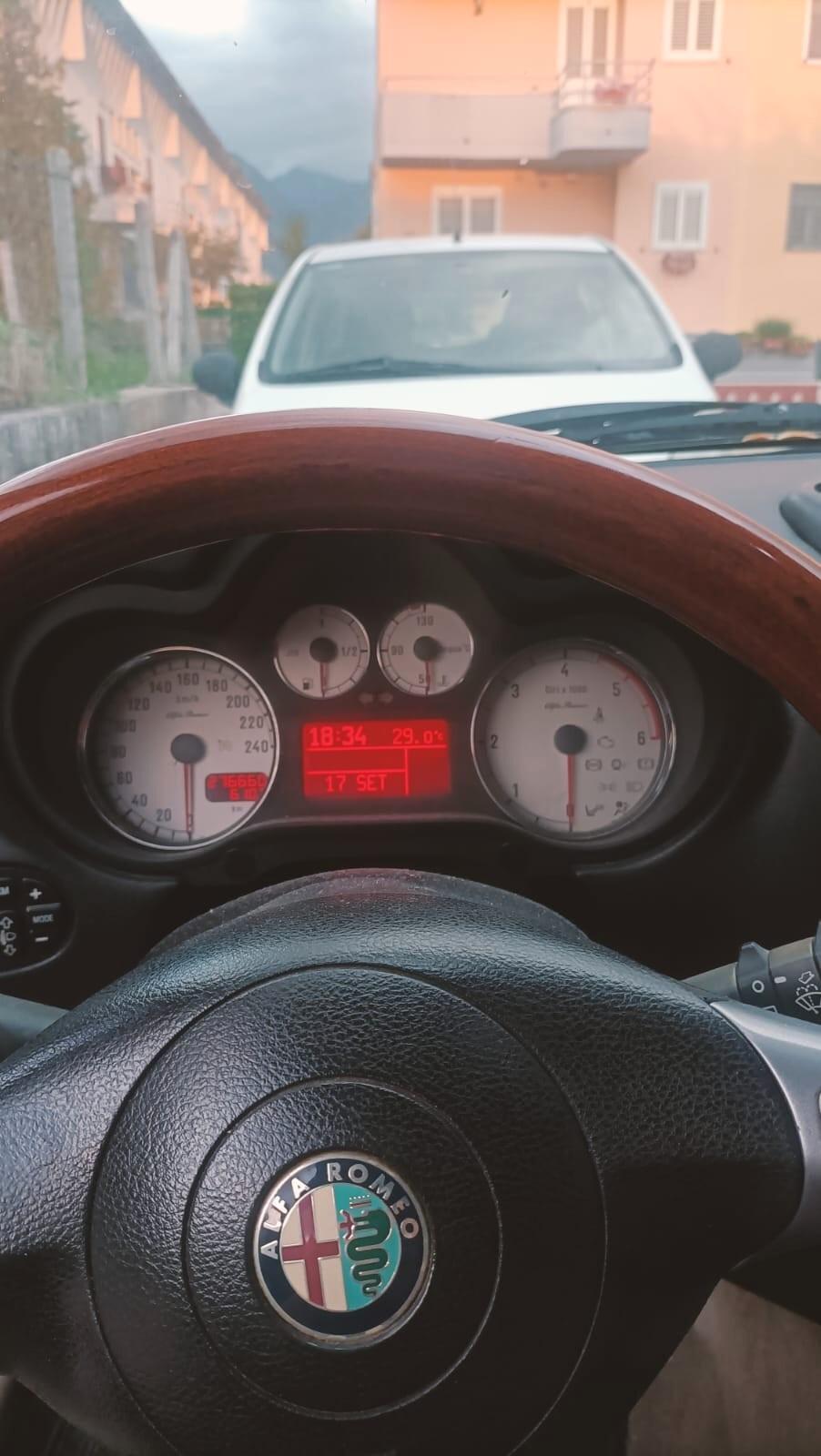 Alfa Romeo 147 1.9 JTD (120) 5 porte Distinctive