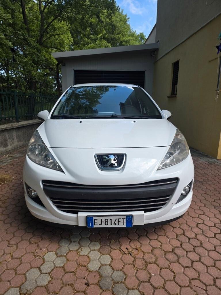 Peugeot 207 1.4 HDi 70CV 5p. Energie neopatentati