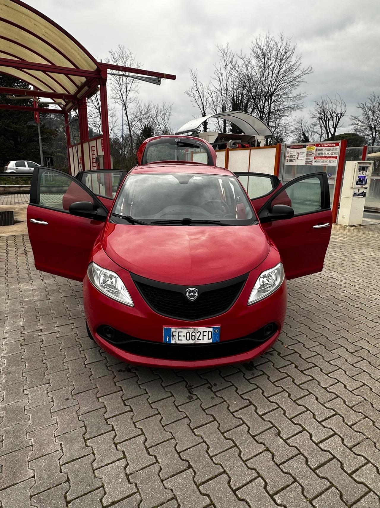 Lancia Ypsilon 1.2 69 CV 5 porte Gold