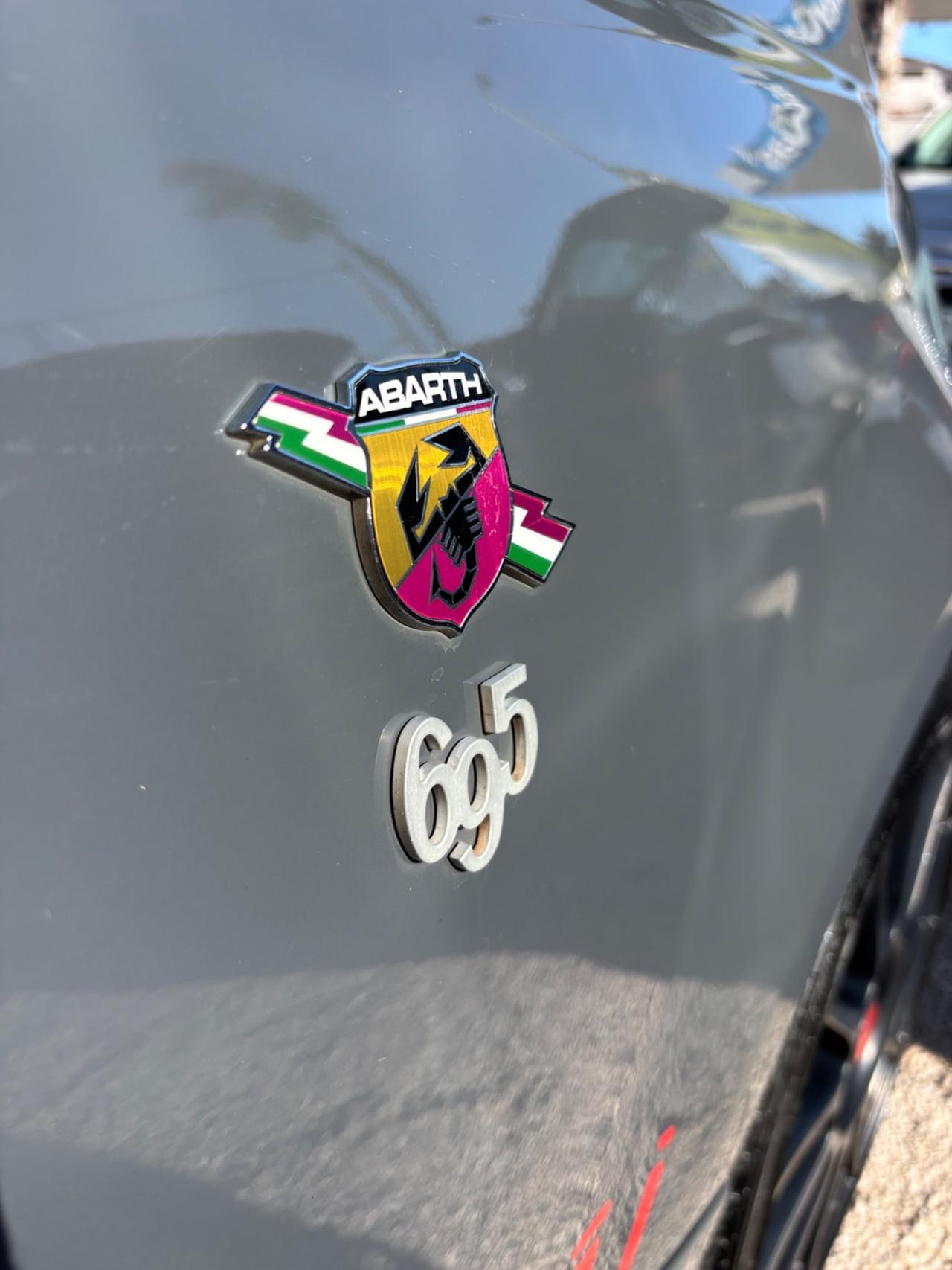 ABARTH 695 165CV YAMAHA LIMITED 112/695 AKRAPOVIC