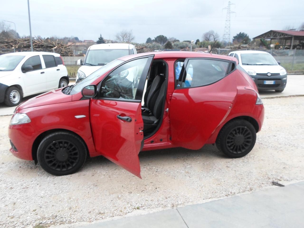 Lancia Ypsilon 1.2 69 CV 5 porte GPL Ecochic Monogram