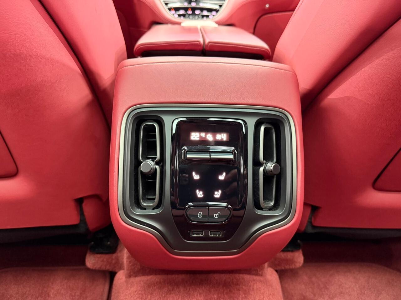 Aston Martin DBX 707 (143)