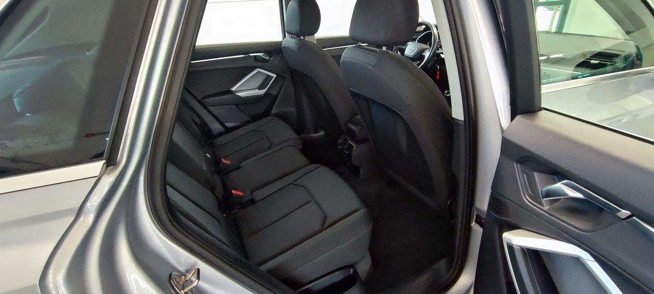 Audi Q3 35 TDI quattro Business Advanced