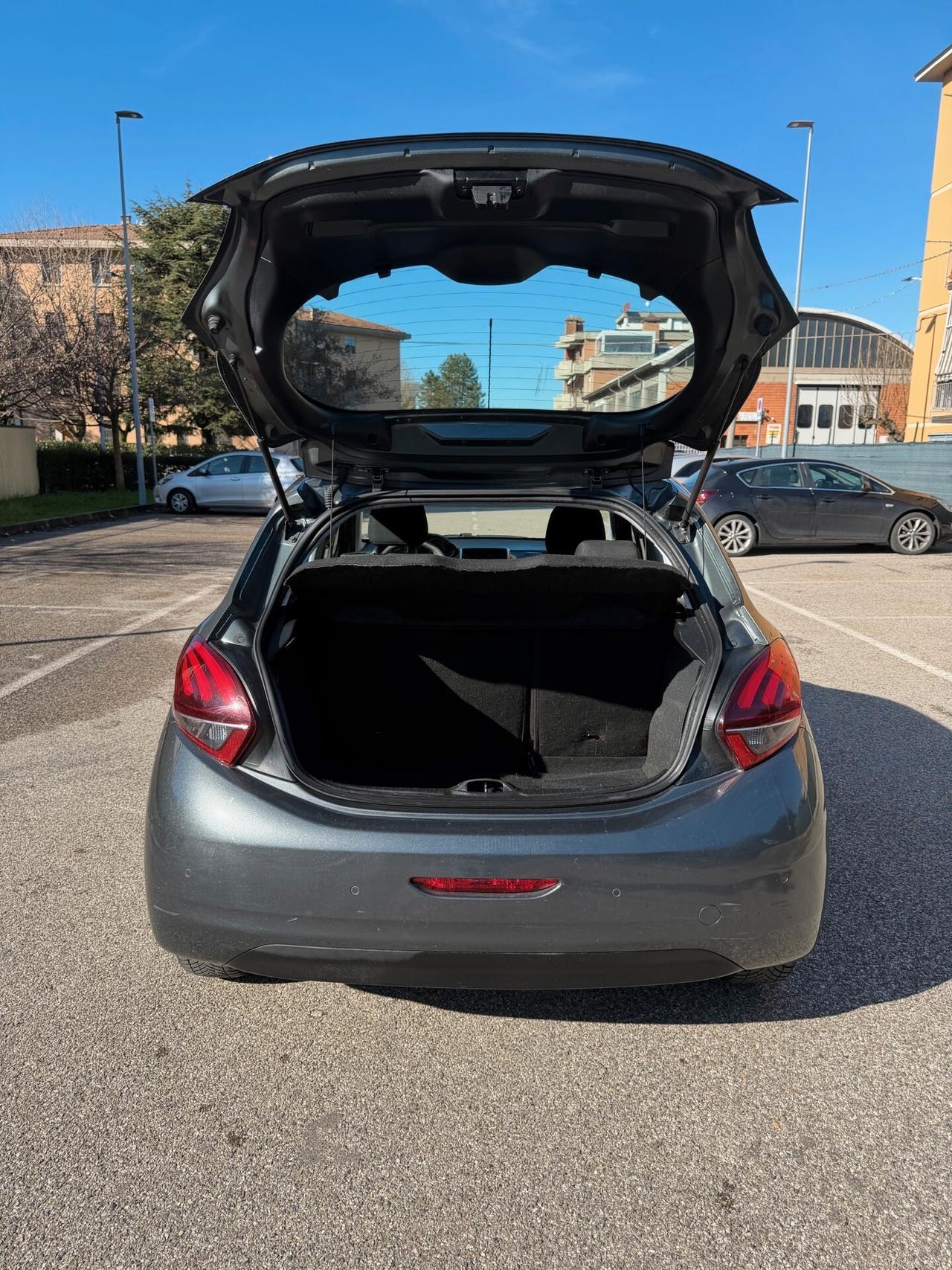 Peugeot 208 1.6 - NEOPATENTATI - 12 MESI DI GARANZIA -