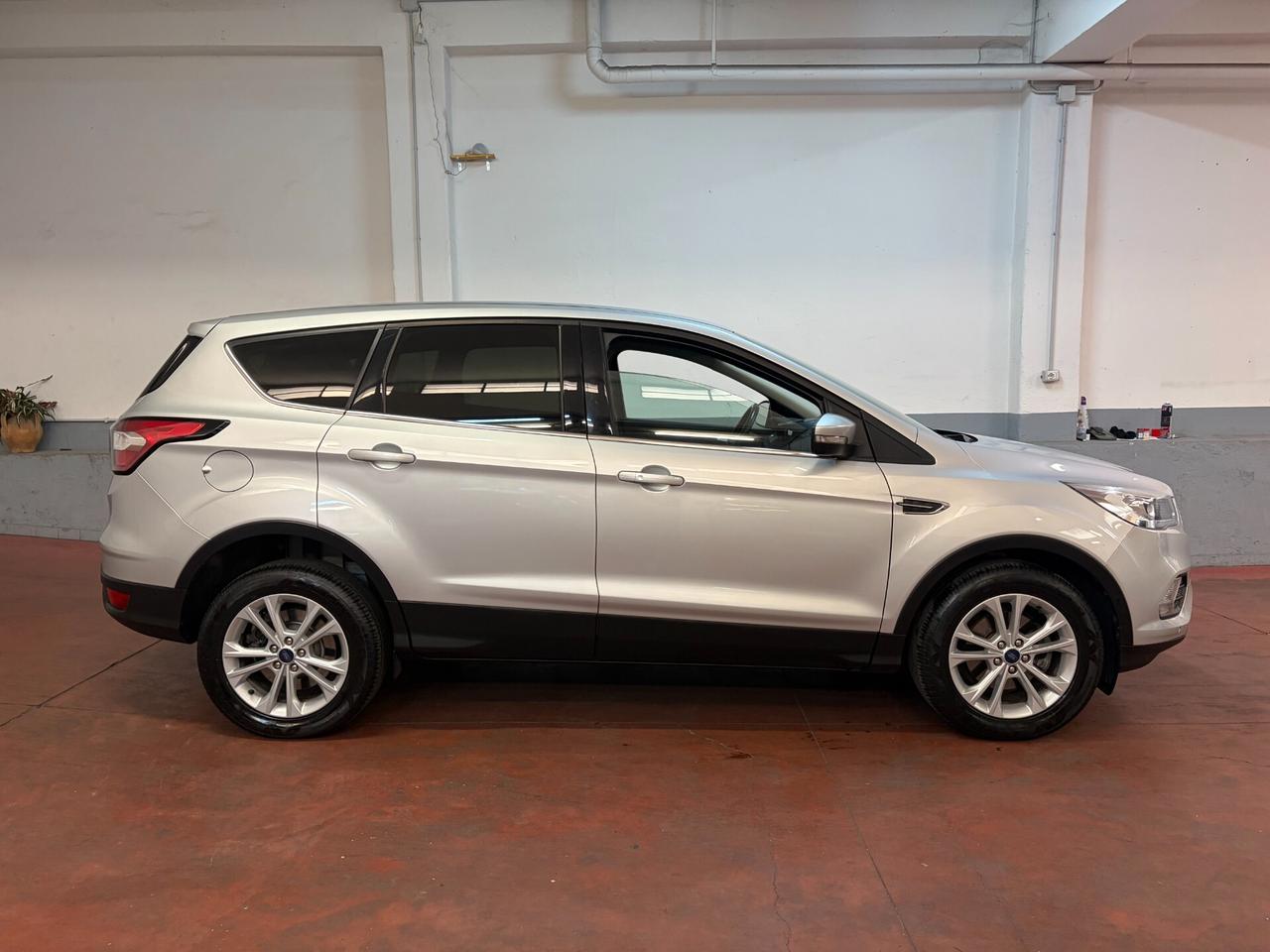 Ford Kuga 1.5 TDCI 120 CV S&S 2WD Powershift Edition