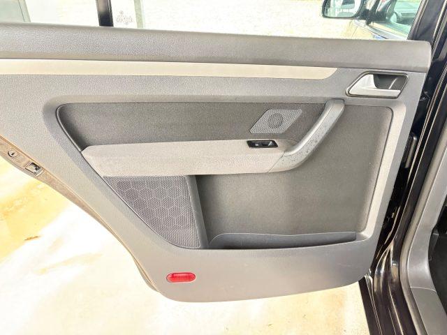 VOLKSWAGEN Touran 1.6 BENZINA FARI FENDI CERCHI IN LEGA OK NEOP