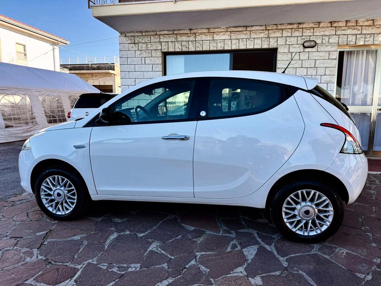 Lancia Ypsilon 0.9 TwinAir 85 CV 5 porte Metano Ecochic Gold