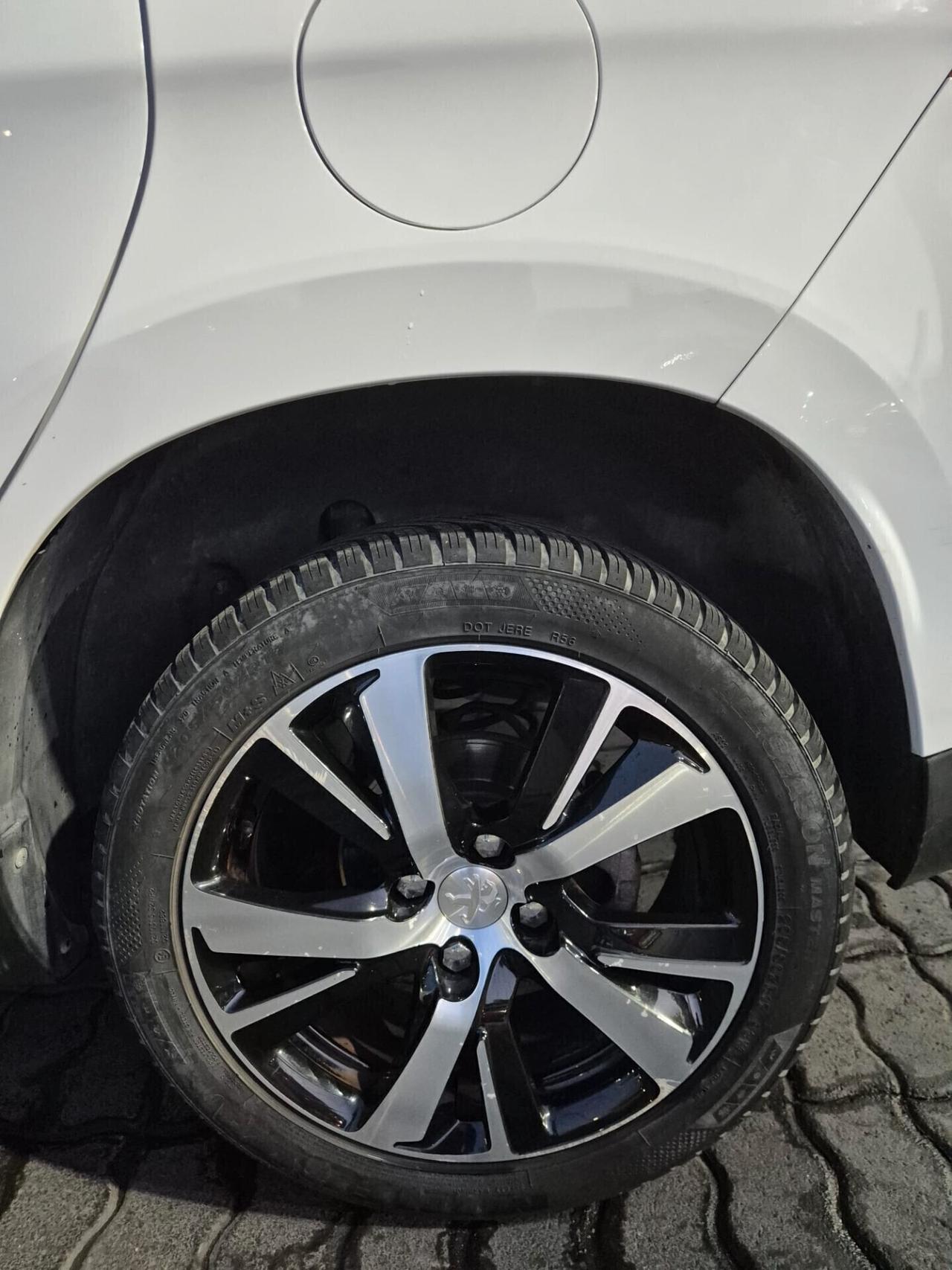 Peugeot 2008 BlueHDi 100 S&S Allure