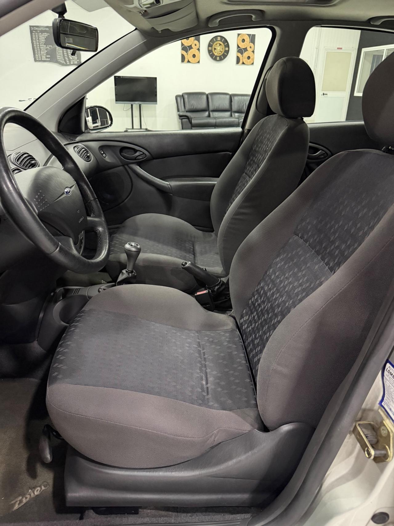 Ford Focus 1.6i 16V cat 5p. Zetec
