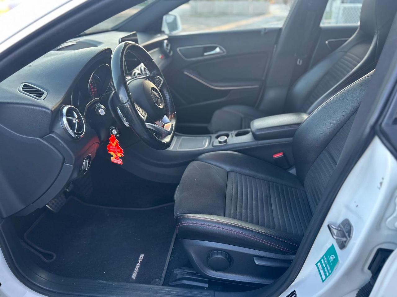 Mercedes-Benz CLA 180 Premium CLA 180 #8250