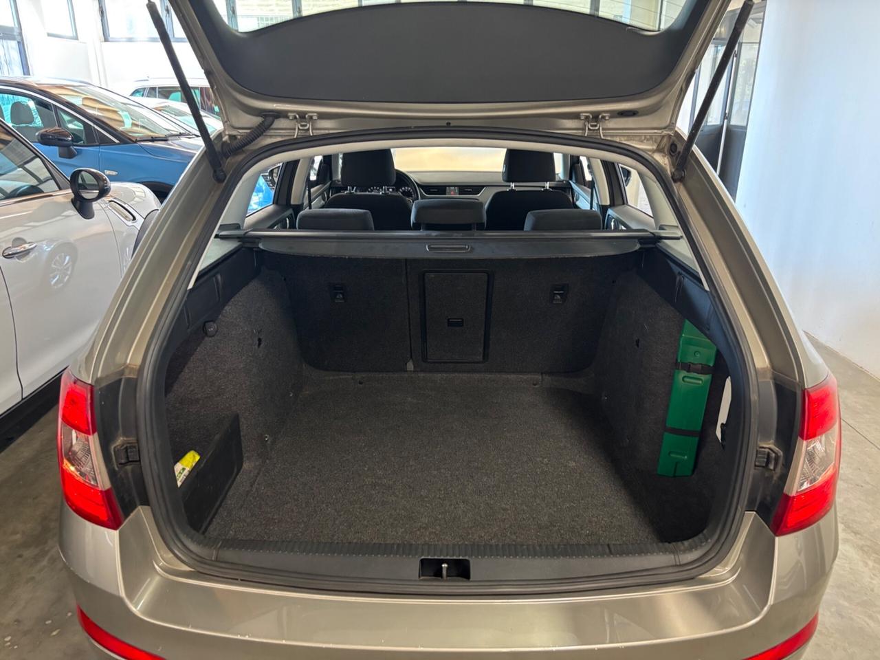 Skoda Octavia 1.6 TDI 105cv |OK NEOPATENTATI|