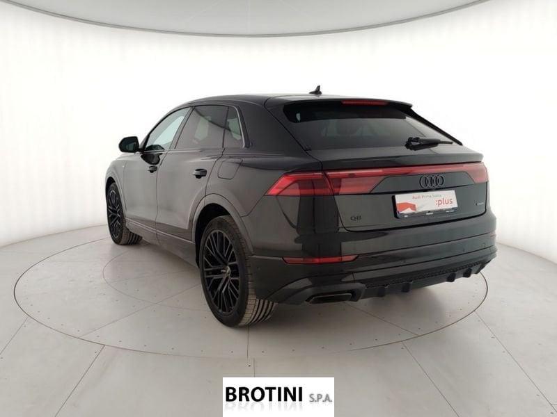 Audi Q8 TFSI e 290kW quattro tip. S Line Ed.