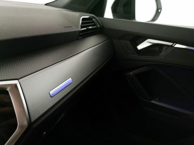 Audi Q3 35 1.5 tfsi Identity Black s-tronic