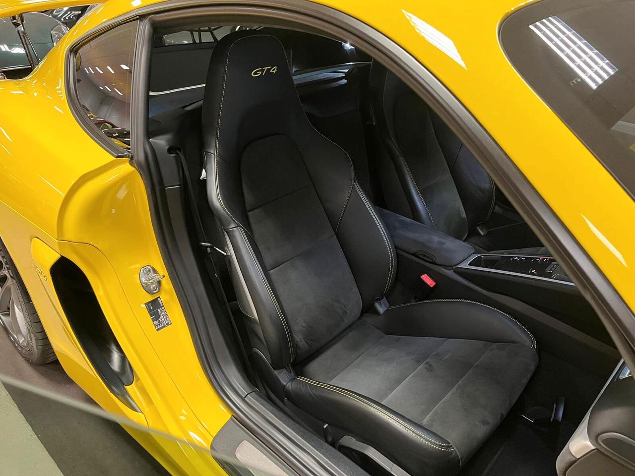 Porsche Cayman (981) GT4