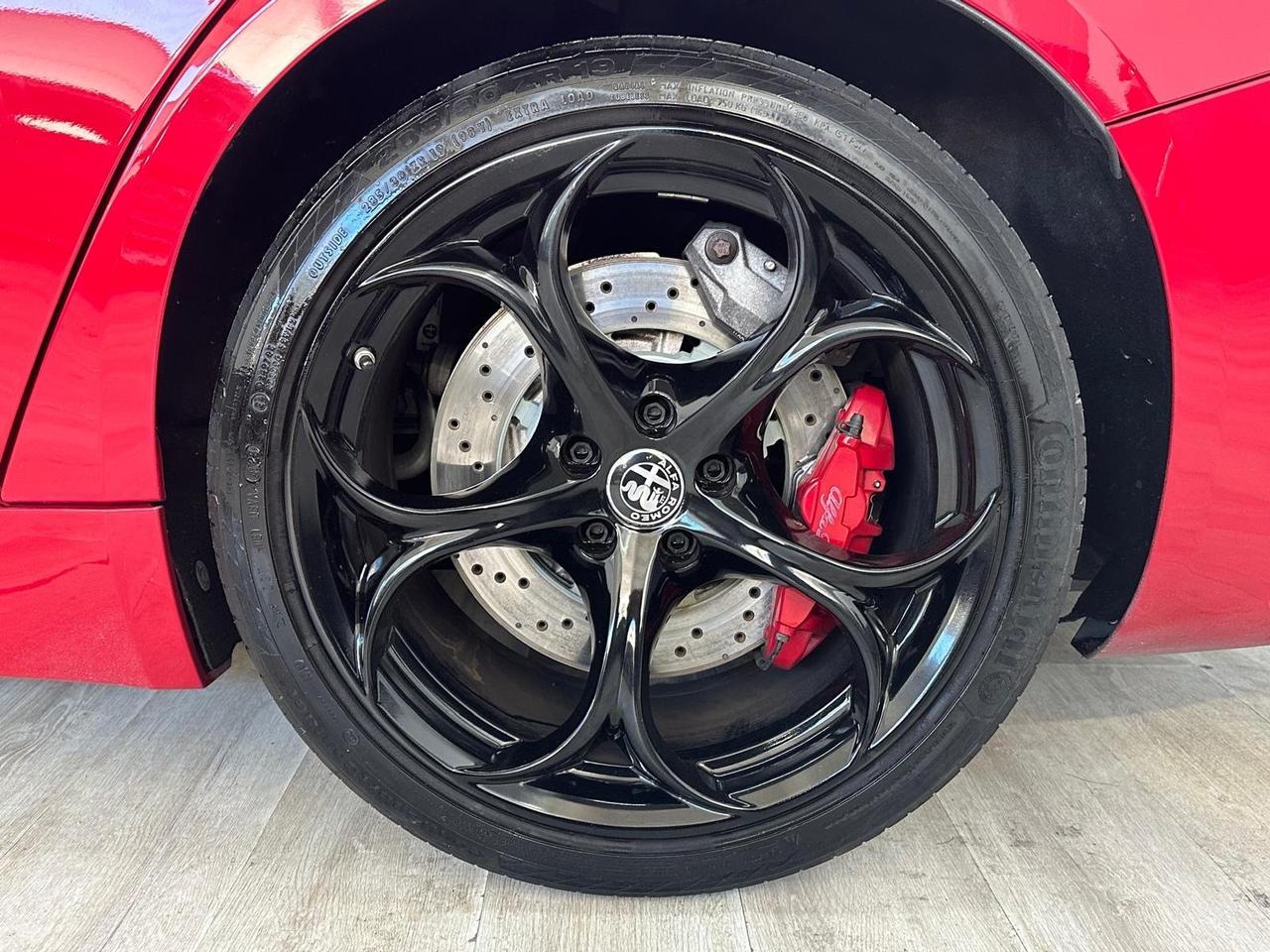 Alfa Romeo Giulia 2.9 V6 Bi-Turbo AT8 Quadrifoglio